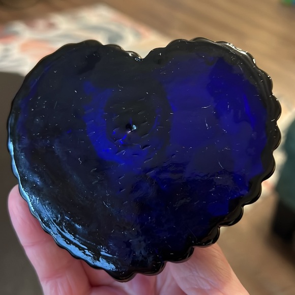 Vintage Art Glass Cobalt Blue Heart Shaped Pen Holder - Picture 4 of 10